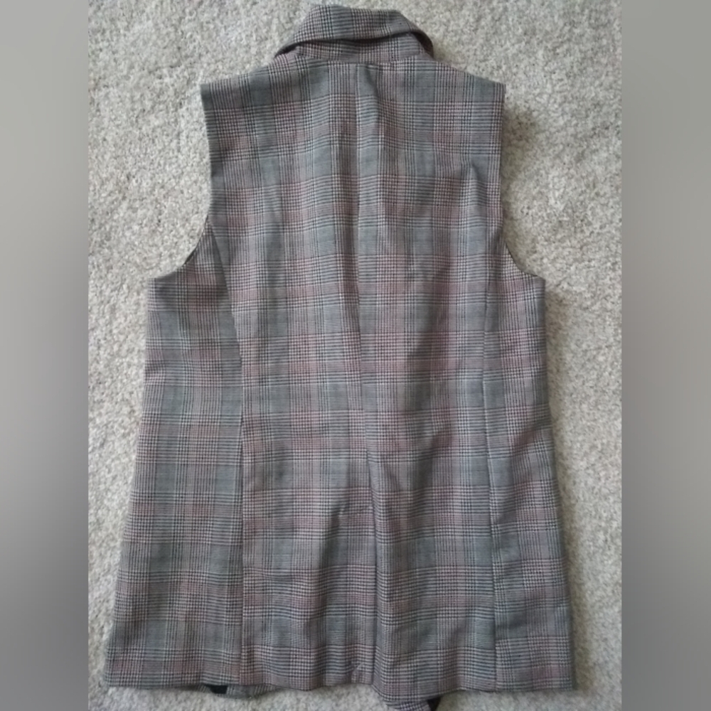 Vest - Picture 2 of 3